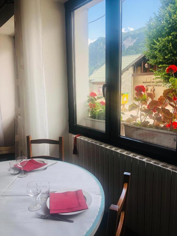 Auberge Du Glandon Saint-Colomban-des-Villards Екстер'єр фото